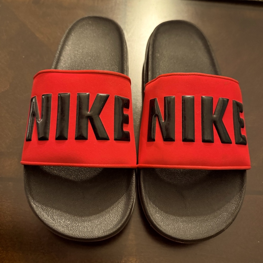 Men's size 10 Nike "Offcourt" Slides